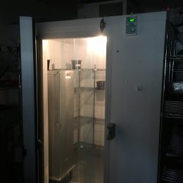 Ex subway 1.8 mtr square matching chiller and freezer 
Ceiling unit 1 yrs use only 