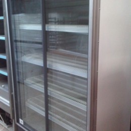 Caravel double sliding door chiller